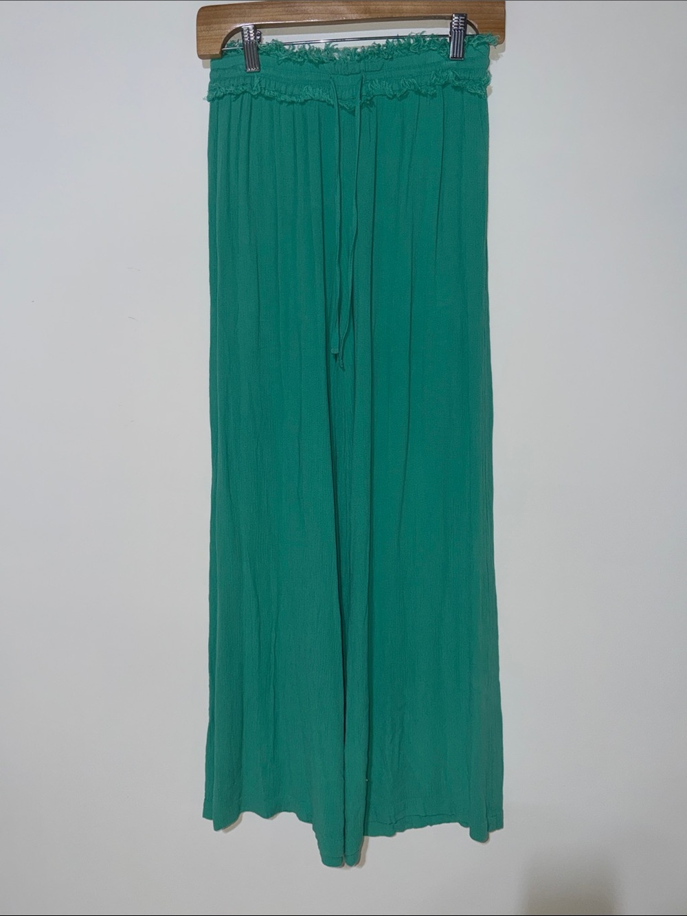 O’Neill Women's Green flowy gauze  pants with Smocked Waist wide leg coverup